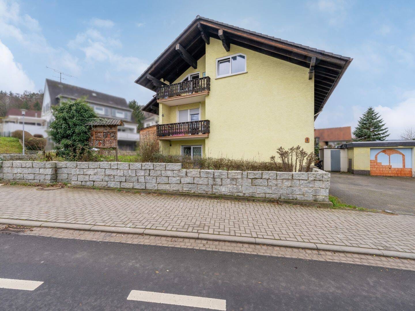 Immobilie in Breuberg - Kapitalanleger aufgepasst! 6-7% Rendite möglich - 3-Familienhaus in Breuberg - Bild 0