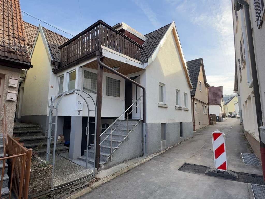Immobilie in Fellbach - Zweifamilienhaus mit Potenzial  - Bild 0