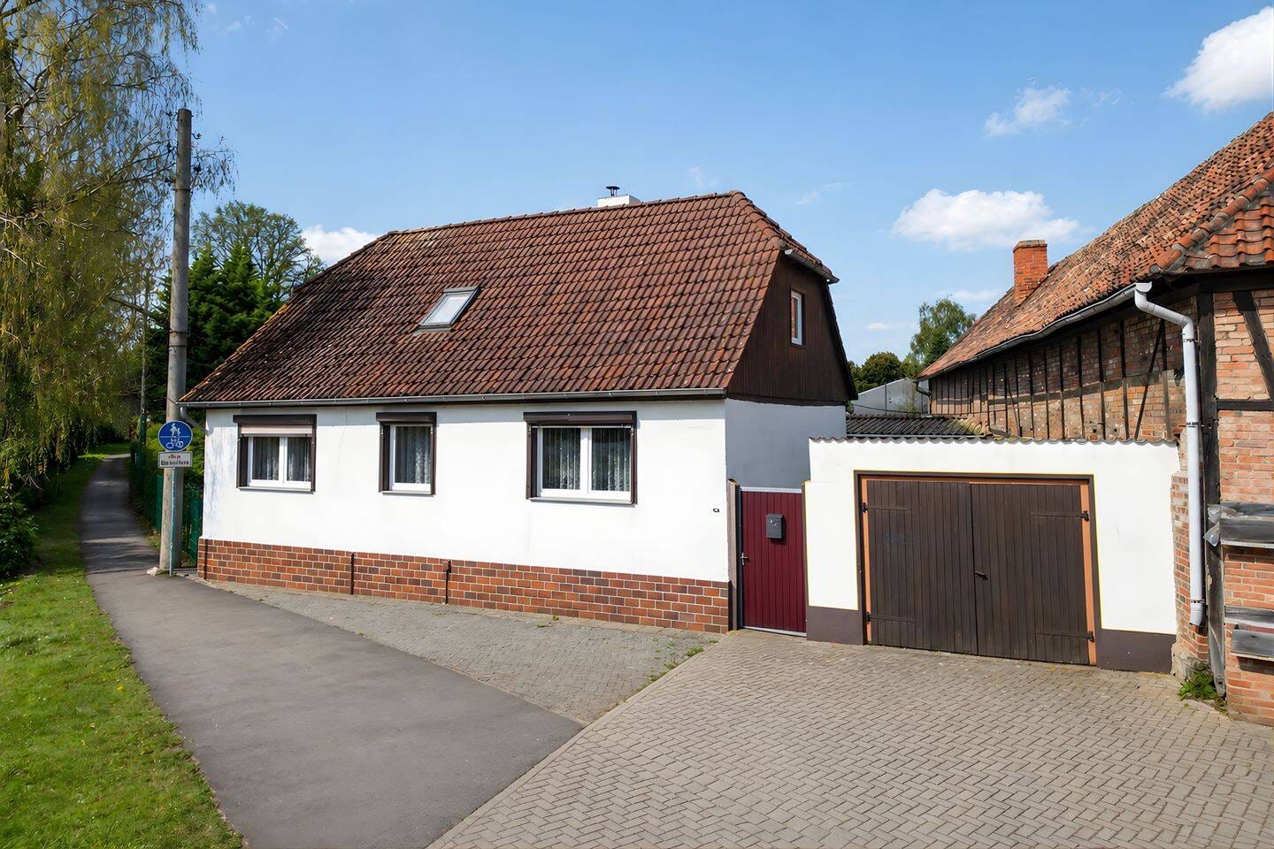 Immobilie in Oschersleben - Idyllisches Einfamilienhaus mit Hof, Garten und Gestaltungspotenzial in Hornhausen - Bild 1