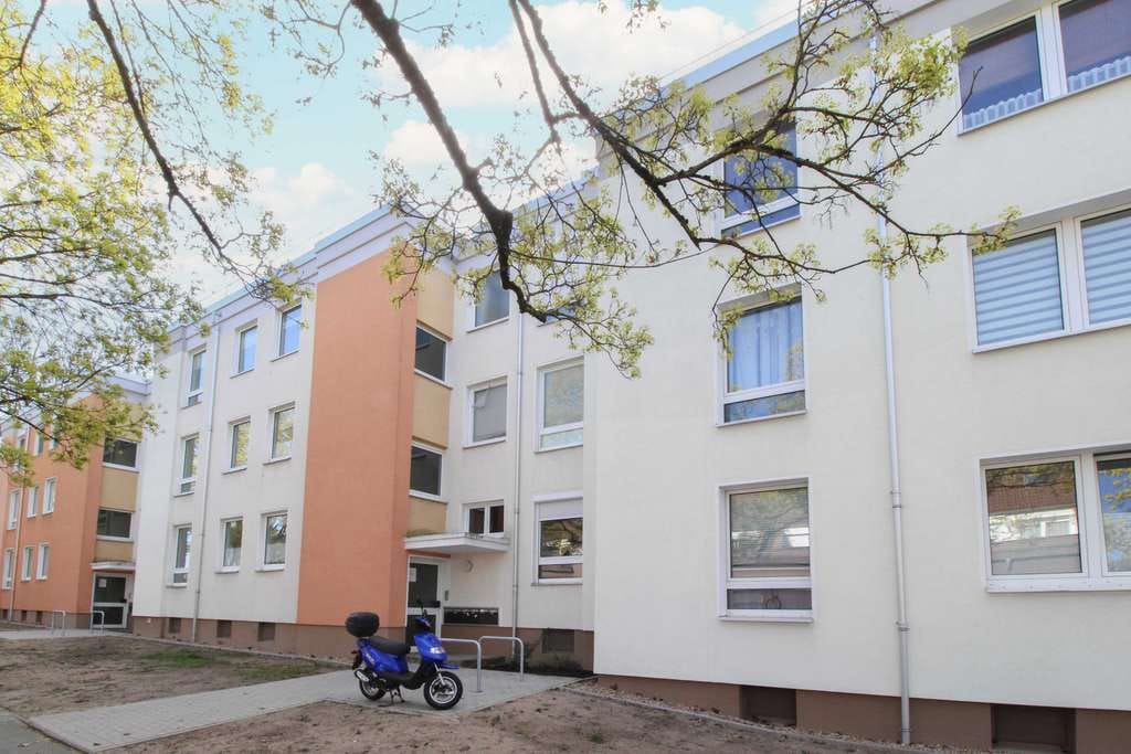 Immobilie in Isernhagen - Vielfältige Möglichkeiten: Gestaltbare Erdgeschosswhg. in urbaner Lage - Bild 0