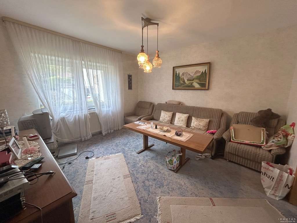 Immobilie in Thaleischweiler-Fröschen - Zweifamilienhaus auf großem Grundstück – Viel Potenzial für Ihre individuellen Ideen - Bild 2