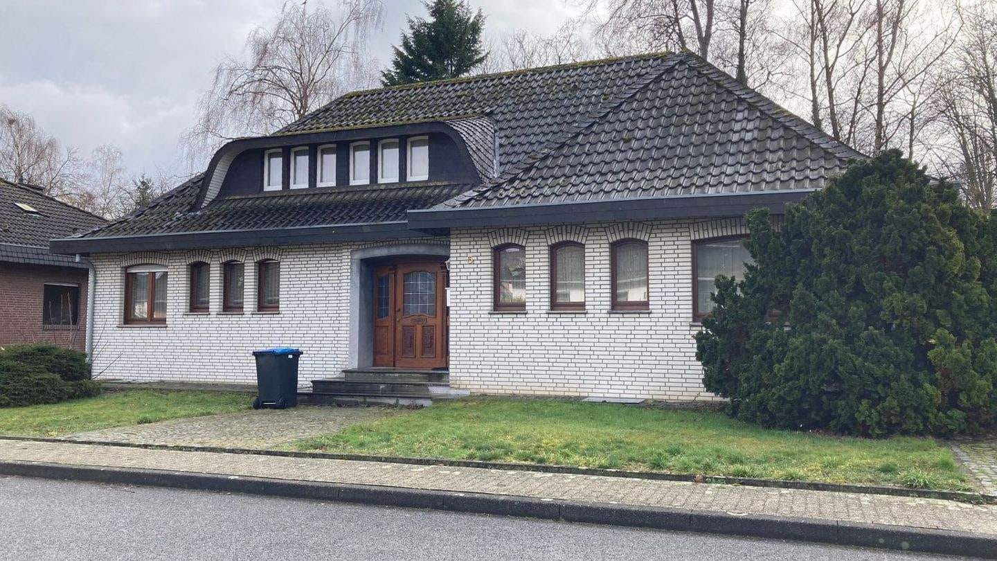 Immobilie in Geilenkirchen - PREISSENKUNG - Interessantes Einfamilienhaus mit Einliegerwohnung in Geilenkirchen-Lindern - Bild 1
