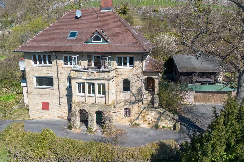 Immobilie in Maulbronn - Herrschaftliche Villa mit viel Raum zum gestalten auf einem großen Grundstück in bester Lage - Bild 1