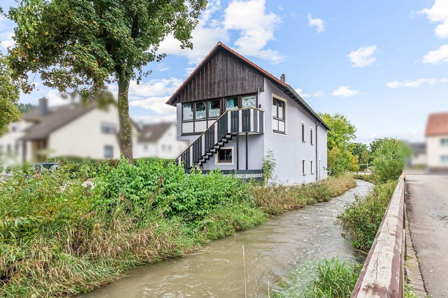 Immobilie in Treuchtlingen - Einfamilienhaus mit Einliegerwohnung - Bild 1
