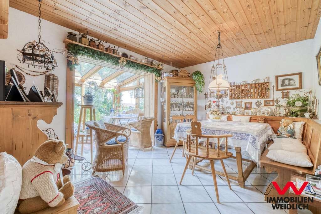 Immobilie in Steinhöring - Doppelhaushälfte mit Wintergarten, zwei Terrassen und Garten – Potenzial für Ihr neues Zuhause - Bild 4