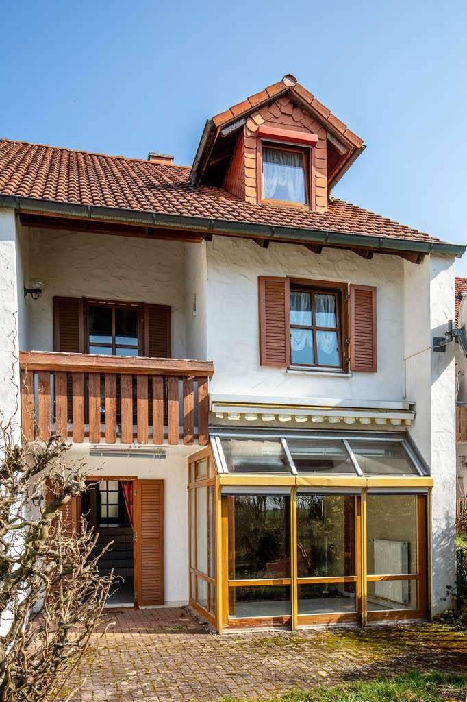 Immobilie in Großheirath - Charmantes Reihenmittelhaus mit Wintergarten, Balkon & Garten in ruhiger Lage von Großheirath - Bild 4