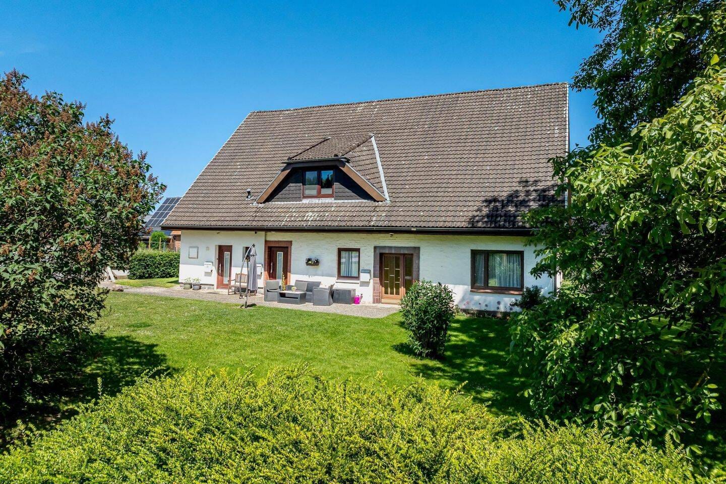 Immobilie in Elmenhorst - 3-Familienhaus auf großem Grundstück - Bild 2