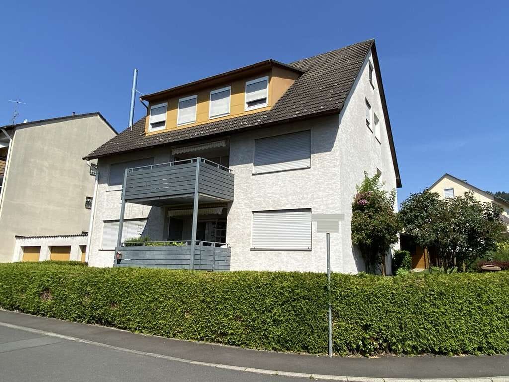 Immobilie in Lohr am Main - Großzügige Dachwohnung in attraktiver Wohnlage von Lohr - Bild 1