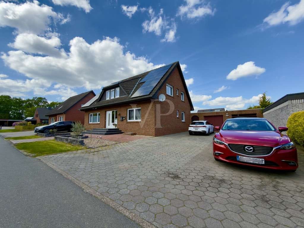 Immobilie in Lähden - Zukunftsfähig wohnen: Modernisiertes Zweifamilienhaus mit großzügigem Grundstück - Bild 2