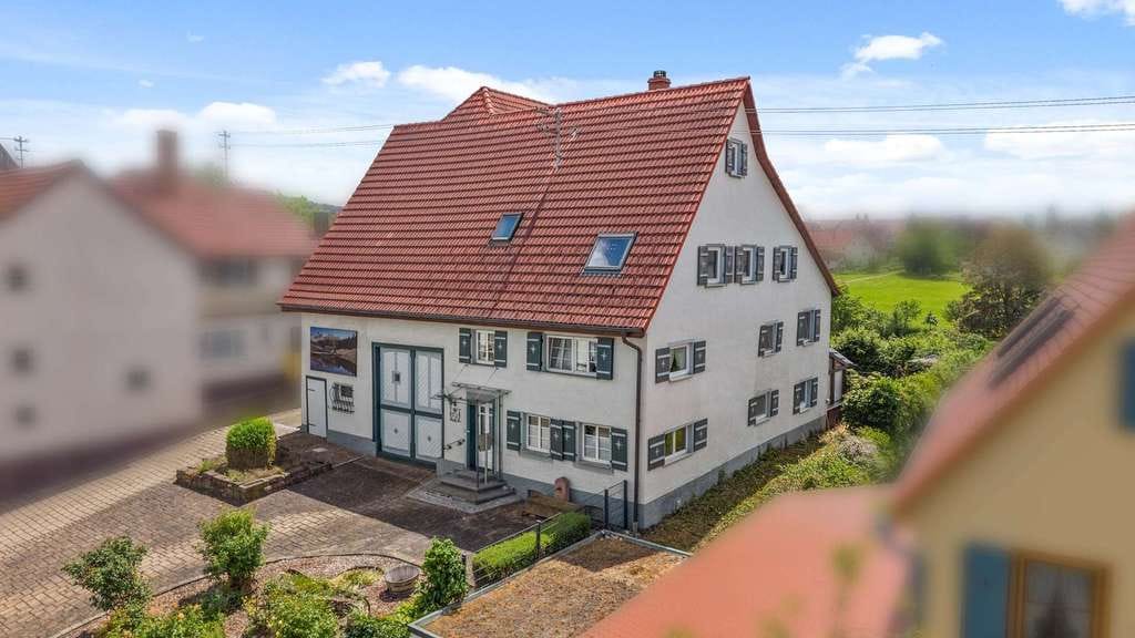 Immobilie in Tuningen - Historisches Bauernhaus mit Scheune, Werkstatt und großem Grundstück - Bild 0