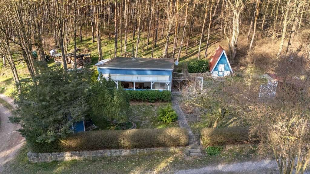 Immobilie in Groß Nemerow - Naturnaher Ferienbungalow in ruhiger, idyllischer Lage am Tollensesee - Bild 1