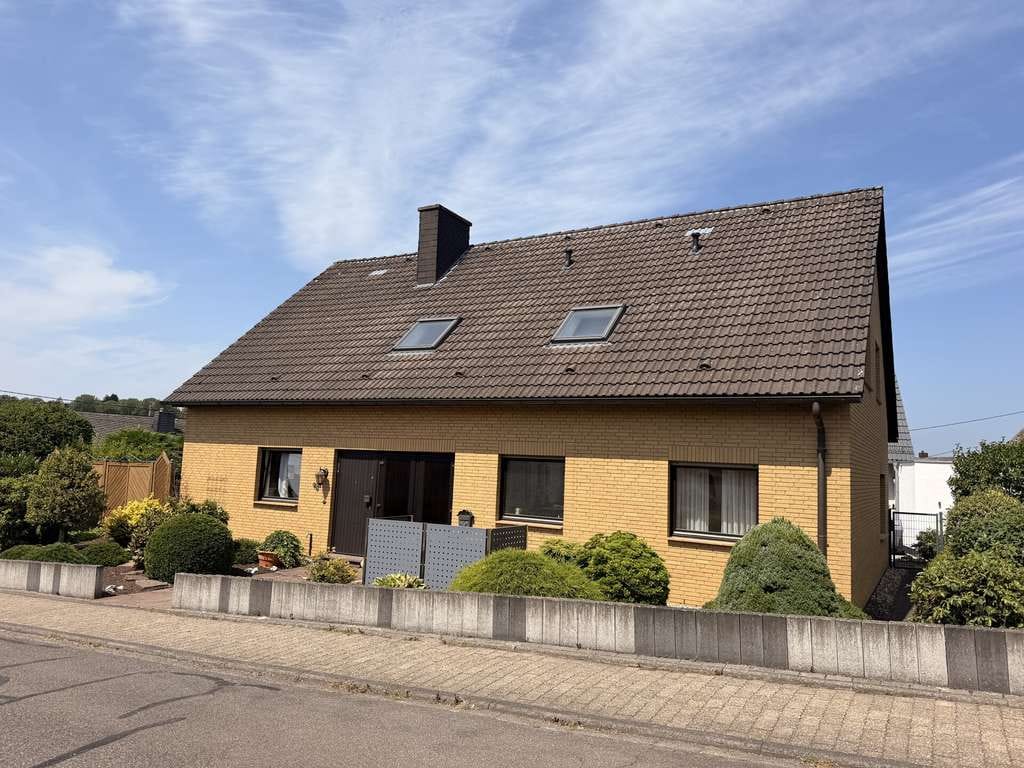 Immobilie in Neuhäusel - Neuhäusel - Viel Platz für die ganze Familie – 
Ein- bis Zweifamilienhaus mit großem Potenzial - Bild 0