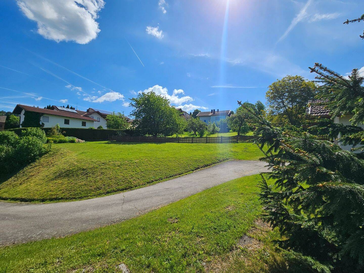 Immobilie in Arrach - Gepflegtes Wohnhaus mit großem Grundstück in atemberaubender Aussichtslage - Bild 1