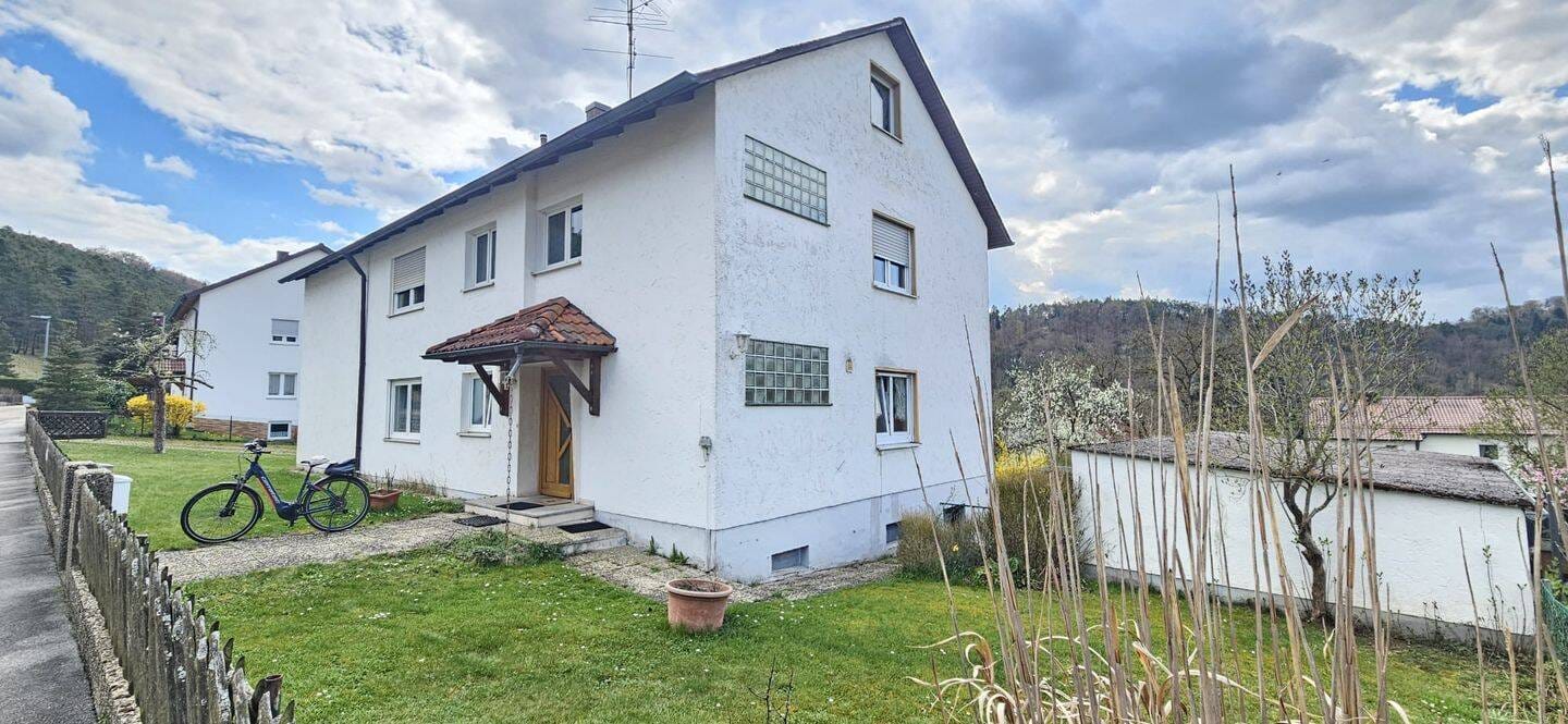 Immobilie in Schmidmühlen - Gepflegtes und großzügiges Zweifamilienhaus -  schönes Grundstück / Garage / Keller / Nebengebäude - Bild 3