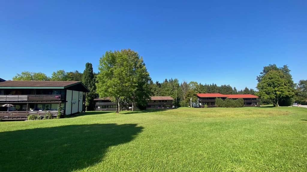 Immobilie in Siegsdorf - Idylle pur! Modernisiertes Ferienappartement
im Ferienpark VORAUF
83313 Siegsdorf, Kiefernstraße 1 - Bild 1