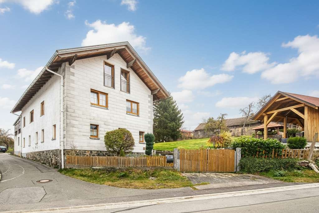 Immobilie in Neukirchen beim Heiligen Blut - Charmantes Zweifamilienhaus mit loftartigem Dachausbau in ruhiger Lage - Bild 3