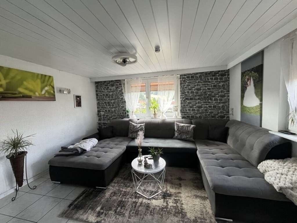 Immobilie in Brombachtal - Viel Platz für die Familie und Hobby - ehemaliges Bauernhaus mit Scheune und vielen Möglichkeiten - Bild 1