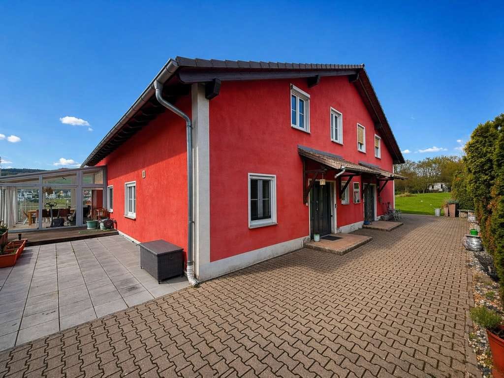 Immobilie in Laufach - Wohnen und Arbeiten perfekt kombiniert – Doppelhaushälfte mit großzügiger Produktions-/Lagerhalle - Bild 0