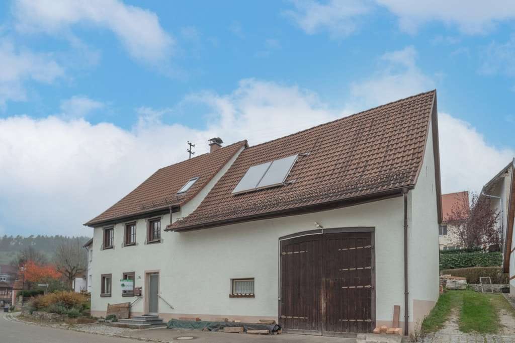 Immobilie in Hayingen - Gemütliches Bauernhaus mit einer Scheune - Bild 1