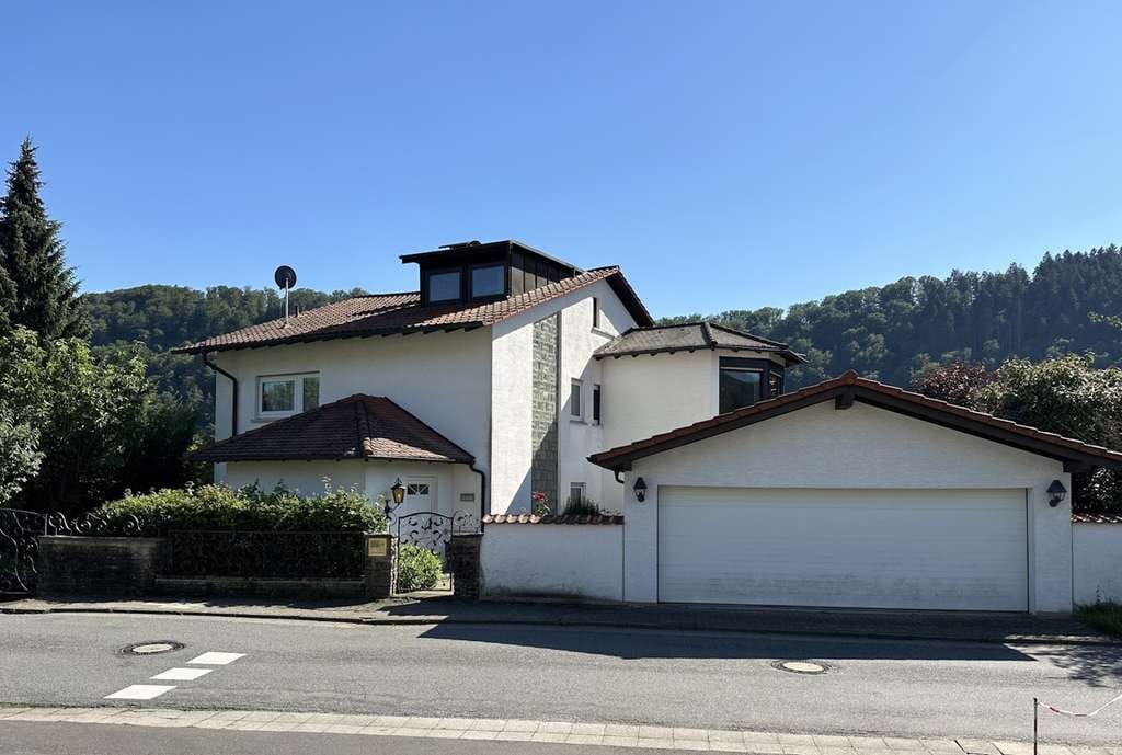 Immobilie in Neckarsteinach - Großzügiges Wohnhaus mit tollem Garten und zusätzlichem Baugrundstück mit Entwicklungspotenzial! - Bild 1