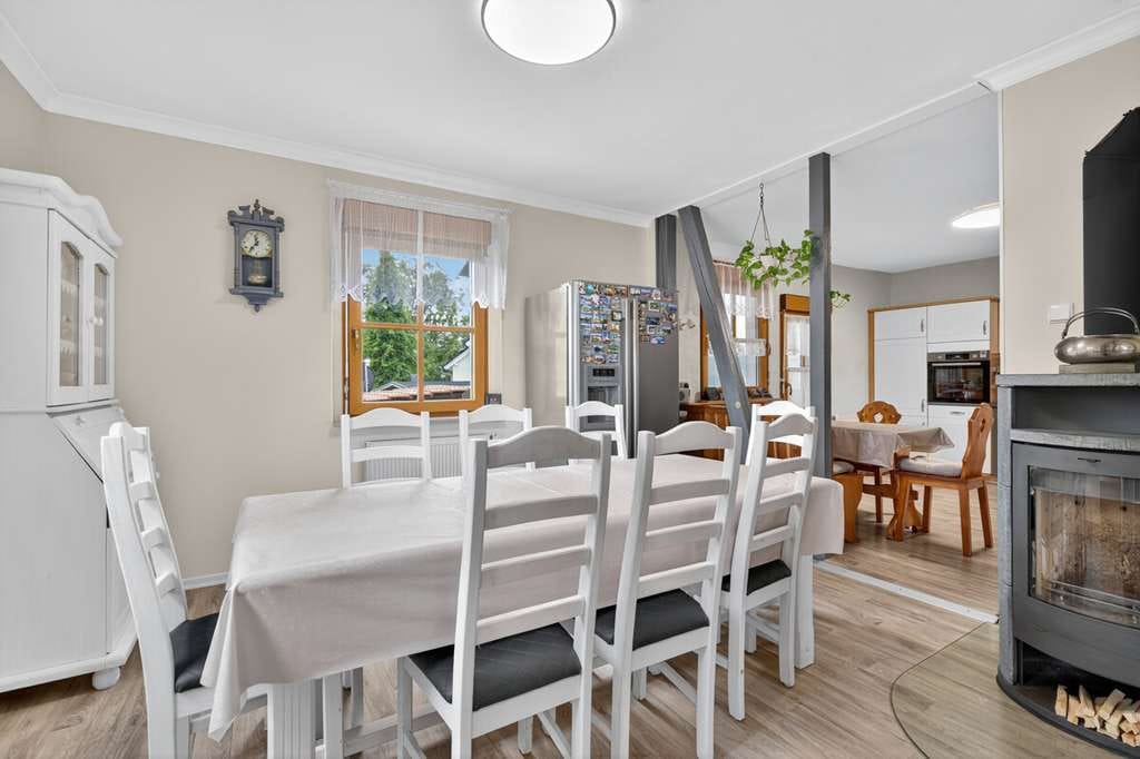 Immobilie in Wiernsheim - PROVISIONSFREI! Großes Einfamilienhaus mit Pool, Scheune und schönem Garten - Bild 3