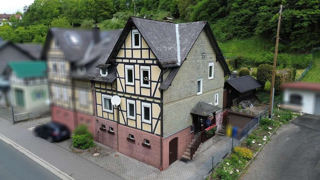 Immobilie in Bad Laasphe - Gemütliches Wohnen in gepflegter Doppelhaushälfte!
 - Bild 0