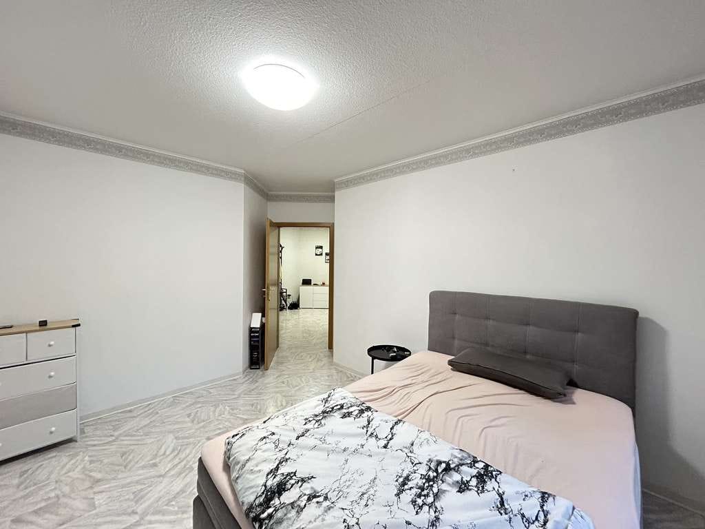 Immobilie in Frammersbach - Großzügige 3-Zimmer-Eigentumswohnung mit Balkon und unverbaubarer Aussicht - Bild 3