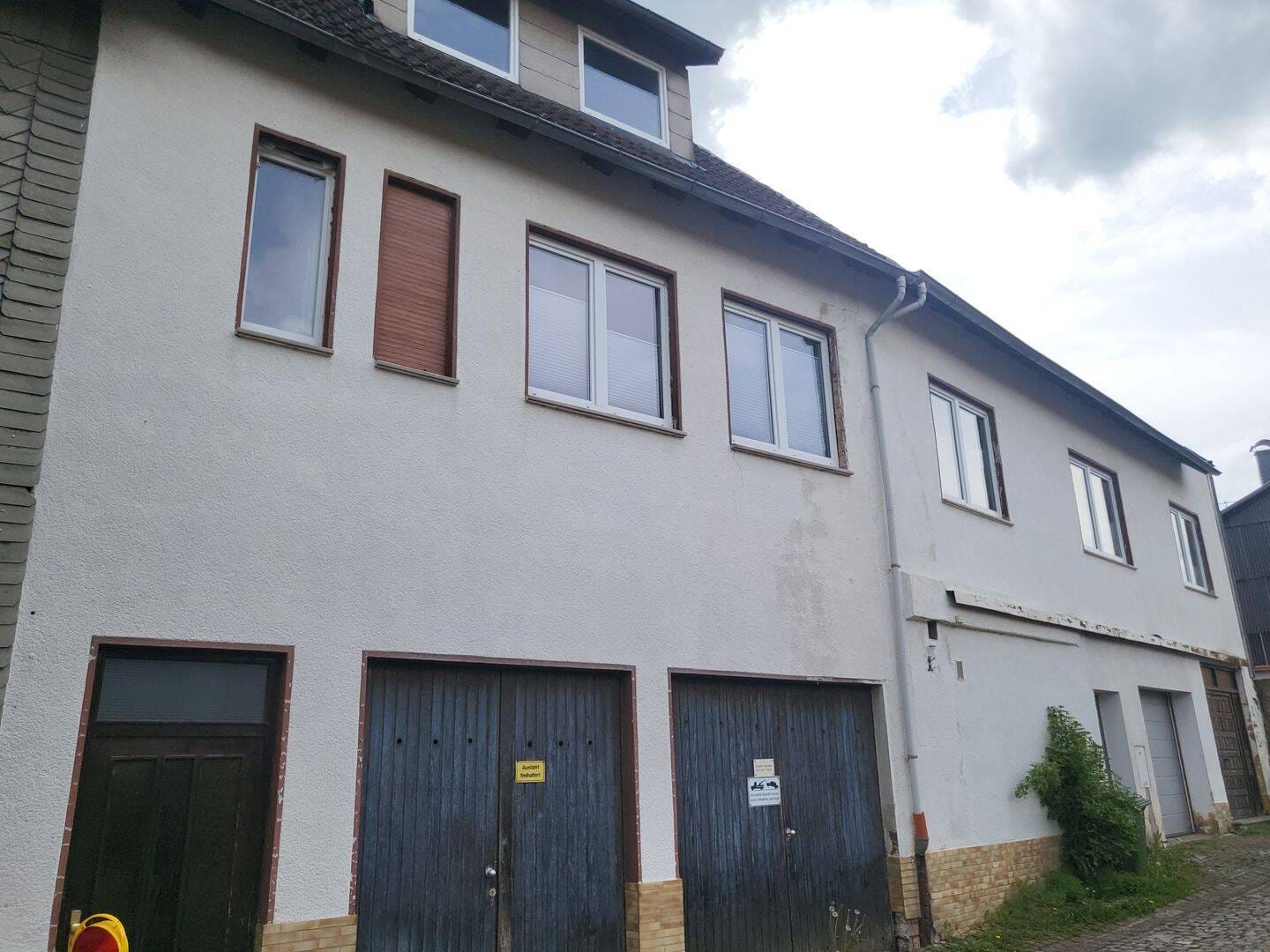 Immobilie in Sontra - Vermietetes Endreihenhaus mit vielseitig nutzbarer Lagerfläche - Bild 1