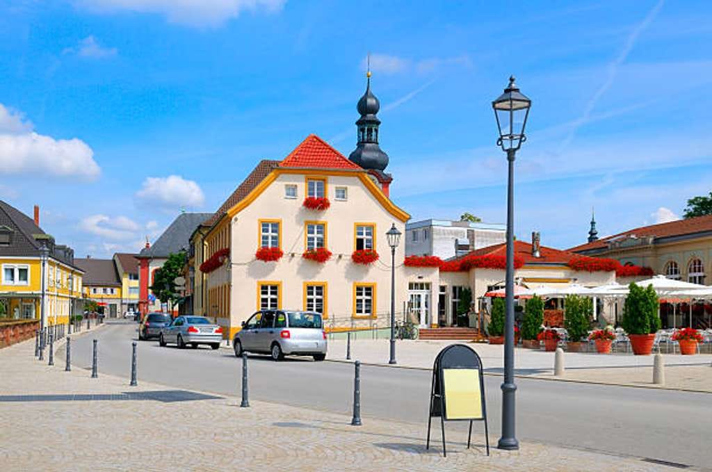 Immobilie in Schwetzingen - Exklusive Kapitalanlage in sehr guter Lage nahe dem Schloss - Bild 1