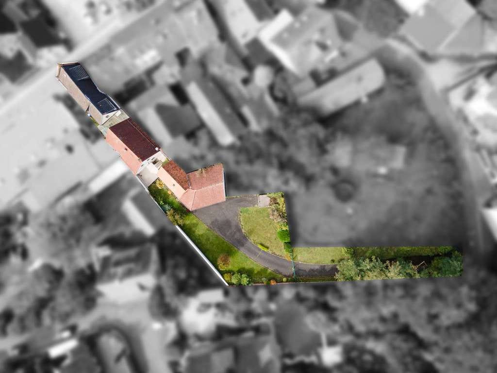 Immobilie in Schöllkrippen - Zwei Häuser, ein Grundstück, eine Entscheidung: Sofort einziehen – in Ruhe verwirklichen - Bild 2