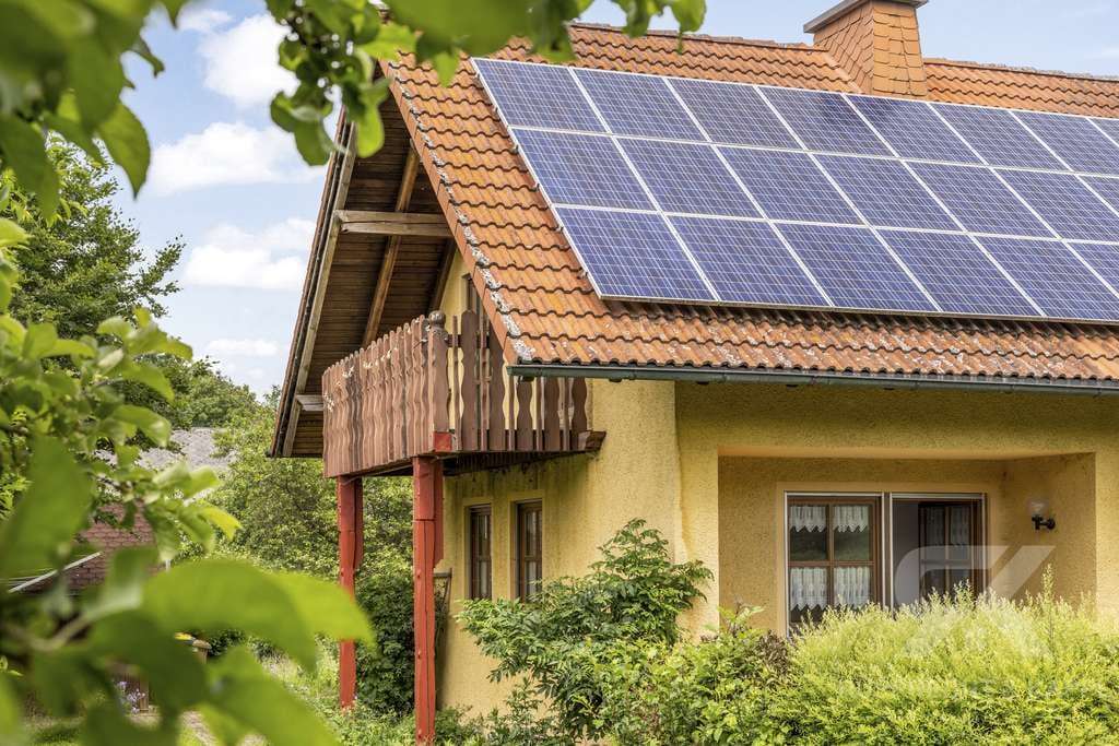 Immobilie in Bad Alexandersbad - Naturnahes Wohnen mit eigener Energieversorgung und Weiher – EFH in Tiefenbach bei Bad Alexandersbad - Bild 2