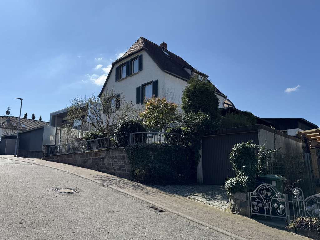 Immobilie in Zwingenberg - Einfamilienhaus mit Charme und Einliegerwohnung - Bild 1
