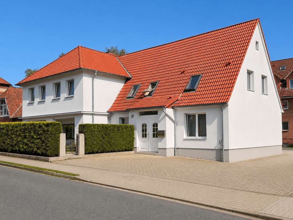 Immobilie in Elmenhorst - Wohnungspaket mit ca. 5,16 % Bruttorendite, Stellplätzen und Ausbaureserve in Schwarzenbek - Bild 1