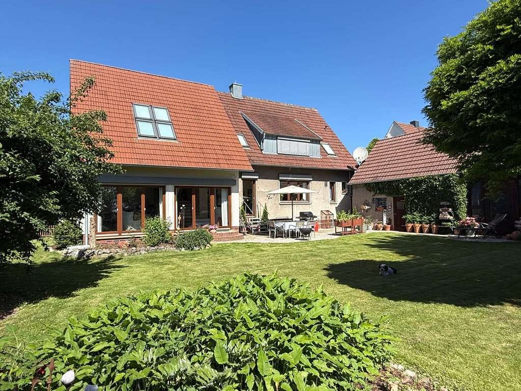 Immobilie in Hille - Großzügiges Wohnhaus mit Charme in idyllischer Lage - Bild 1