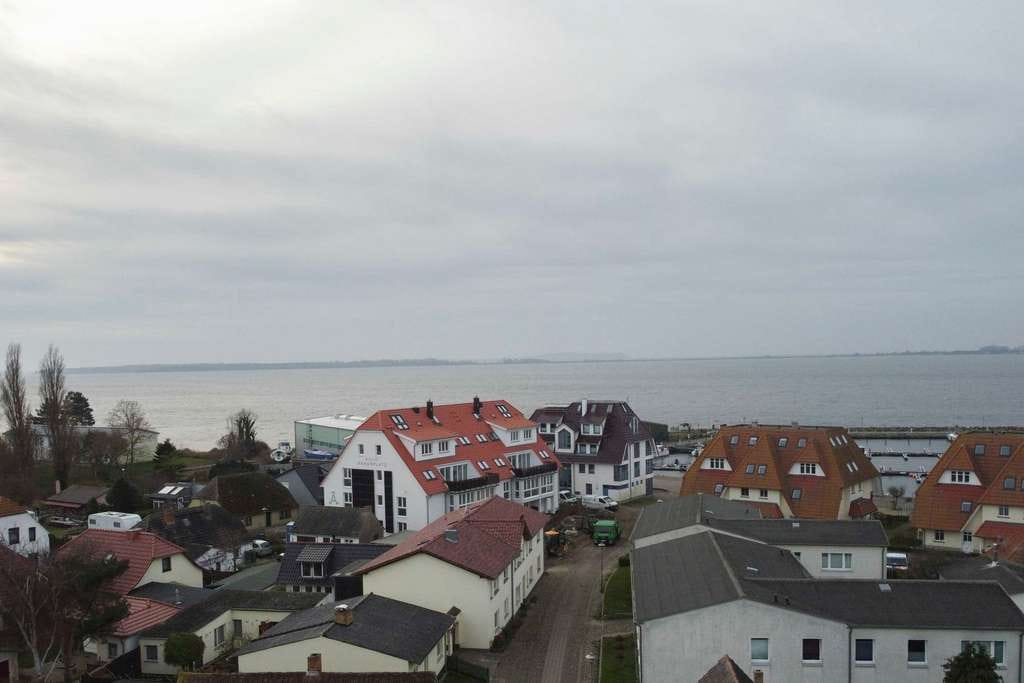 Immobilie in Wiek - Charmante Maisonettewohnung mit Hafenblick in Wiek auf Rügen - ideal für Eigennutzer & Vermieter - Bild 2
