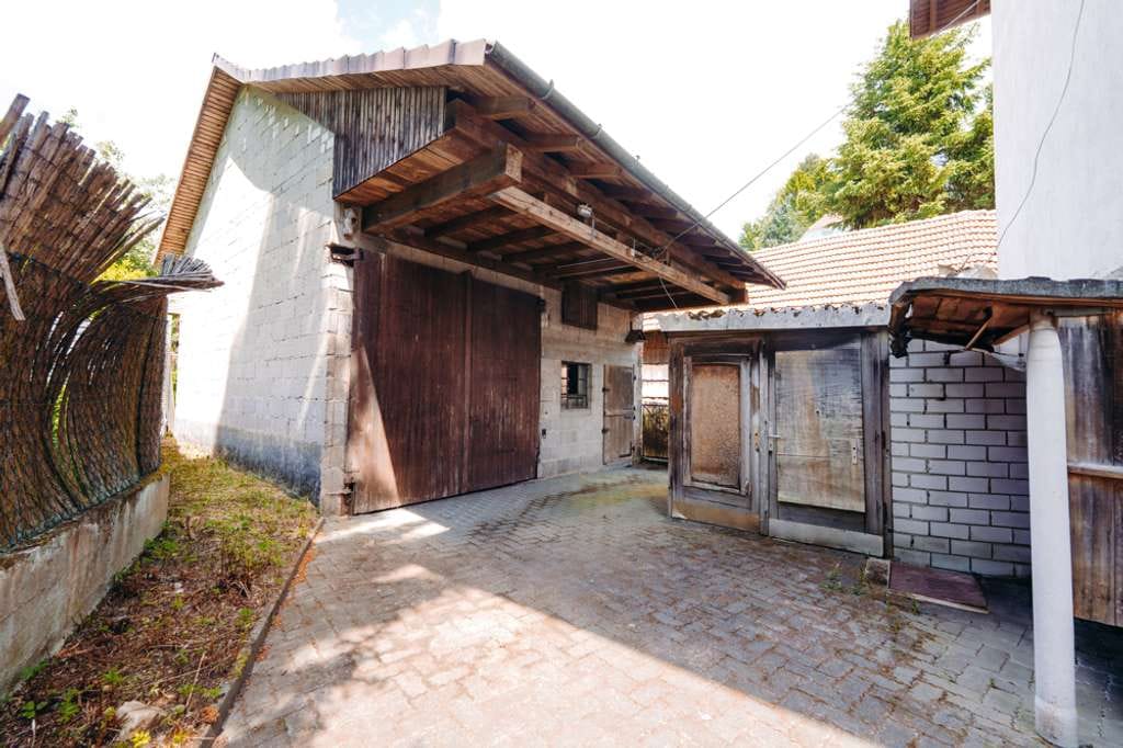 Immobilie in Weibersbrunn - Charmantes freistehendes Einfamilienhaus mit Potenzial – auch als Mehrgenerationenhaus nutzbar - Bild 1