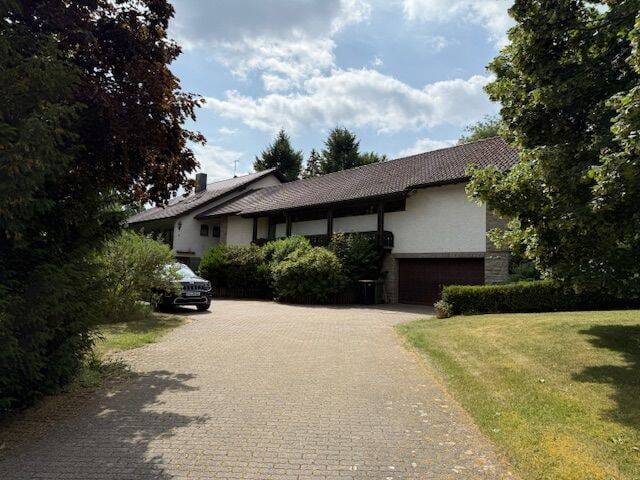 Immobilie in Roßtal - 2 x 1-Familienhaus mit Schwimmhalle und parkähnlichem Grundstück - Bild 2