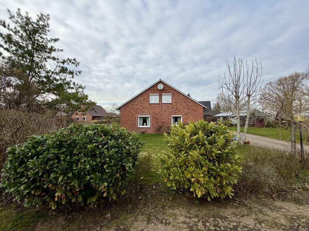 Immobilie in Helse - Charmantes Einfamilienhaus mit großzügigem Grundstück in ruhiger Wohnlage von Marne! - Bild 1