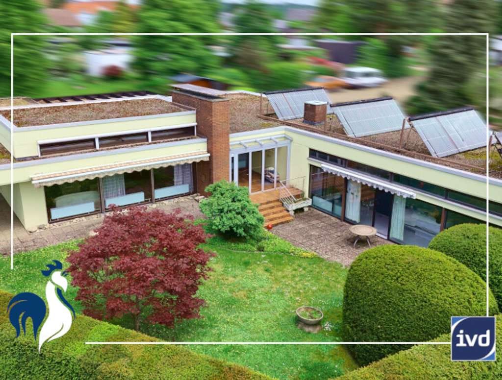 Immobilie in Althütte - Wohnen mit Stil: Architekten-Bungalow mit Sauna, Schwimmhalle, Gartenidylle und Privatsphäre - Bild 0