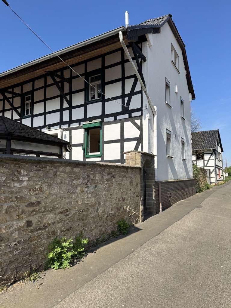 Immobilie in Bad Münstereifel - Historisches Bauernhaus (Baujahr 1744) mit großem Grundstück mit zusätzlichen Bauland.  - Bild 2