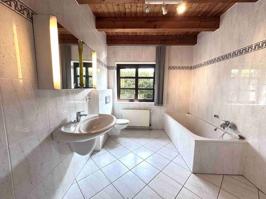Immobilie in Brüggen - Großzügiges Einfamilienhaus im Landhausstil mit Traumgrundstück in Brüggen-Born - Bild 4