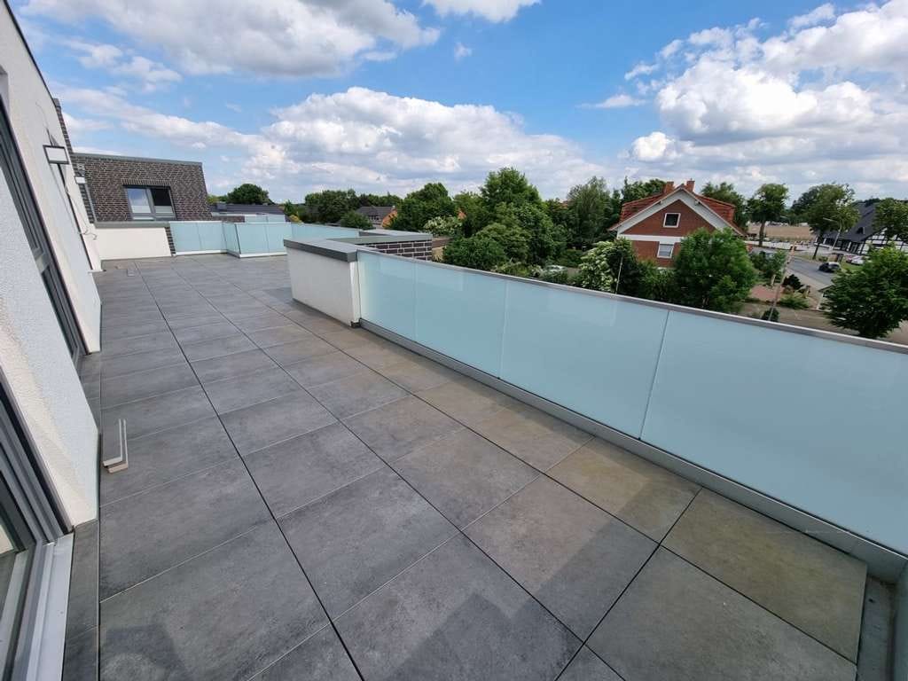 Immobilie in Lembruch - Wohnen, da wo andere Urlaub machen! KfW 55 Effizienzhaus - Penthouse-Eigentumswohnung mit großer Dac - Bild 0