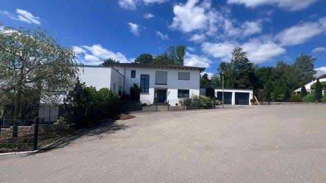 Immobilie in Jettingen-Scheppach - Modernes Familiendomizil mit großzügigem Grundstück in ruhiger Ortsrandlage - Bild 3