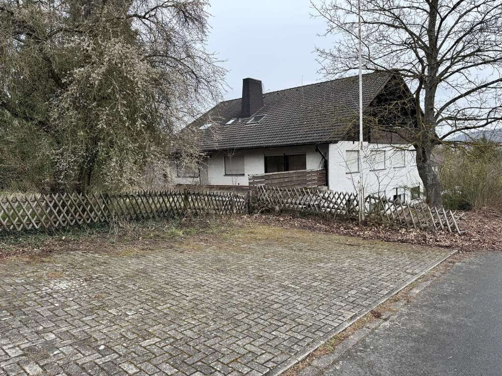 Immobilie in Bad Zwesten - Wohnraum mit Substanz und Potenzial – MFH mit 7 Wohneinheiten, großem Grundstück und Garage - Bild 3