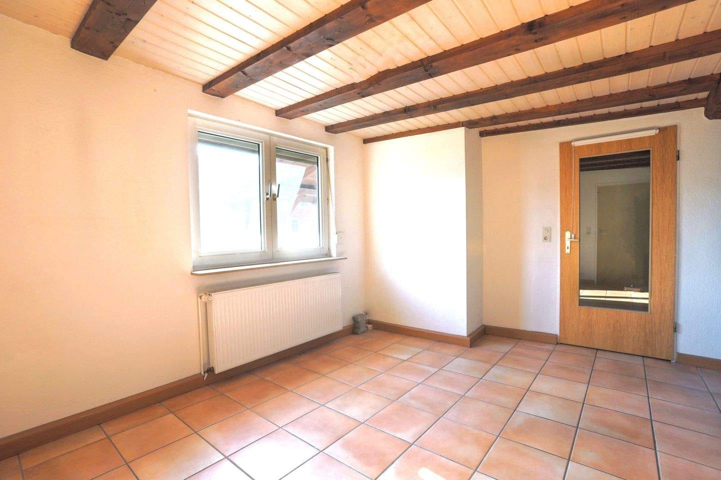 Immobilie in Hammersbach - Charmantes Einfamilienhaus mit Nebengebäude und Garten - Bild 4