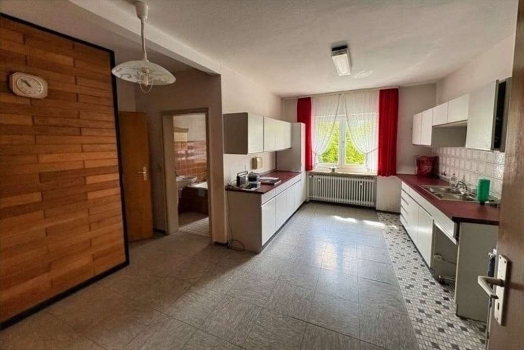 Immobilie in Altdorf bei Nürnberg - Großes EFH mit angrenzender Scheune und Nebengebäuden in Altdorf OT Eismannsberg - Bild 2