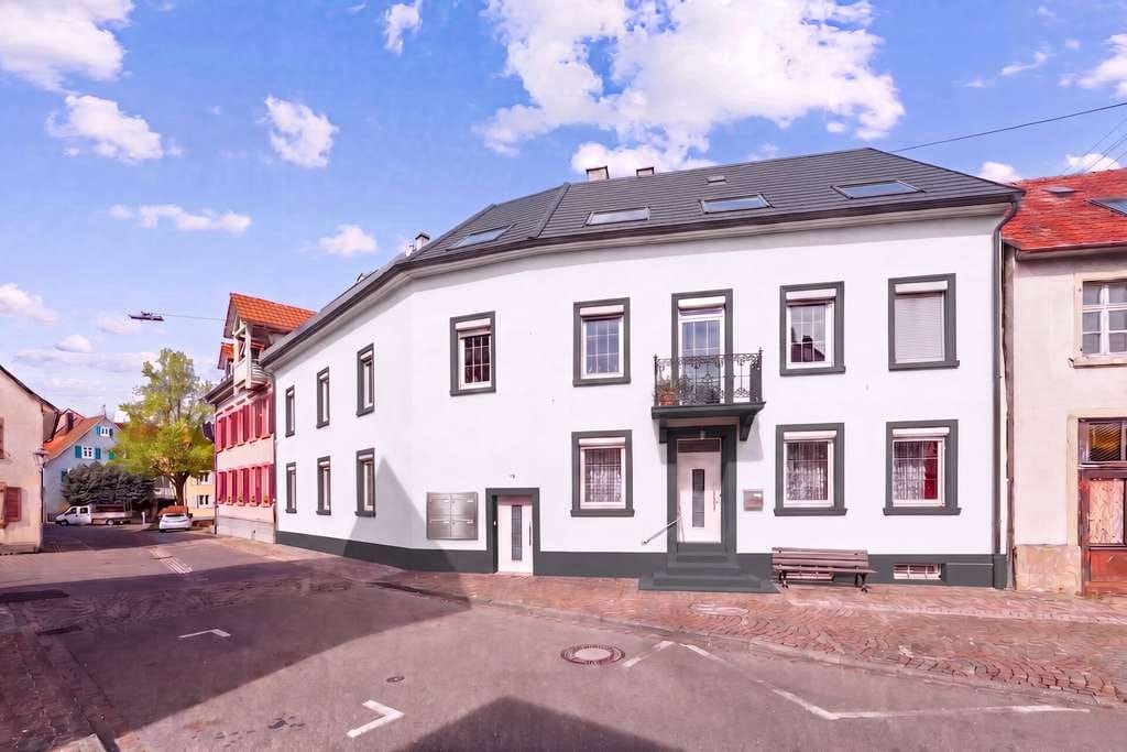 Immobilie in Endingen - Mehrfamilienhaus in Endingen zum Umbau: Zentrallage, bezugsfrei, Potenzial für mehrere Wohneinheiten - Bild 1