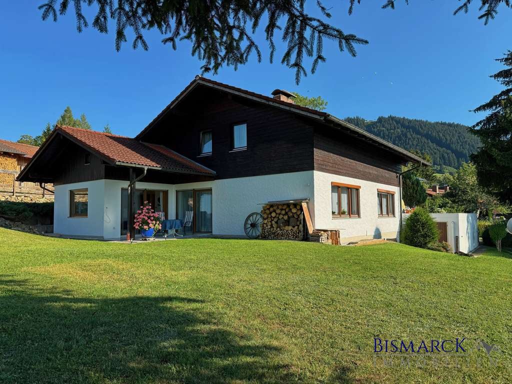 Immobilie in Halblech - Tür auf Herz rein! Wundervolles Haus mit Blick ins Tal für die ganze Familie - Bild 2