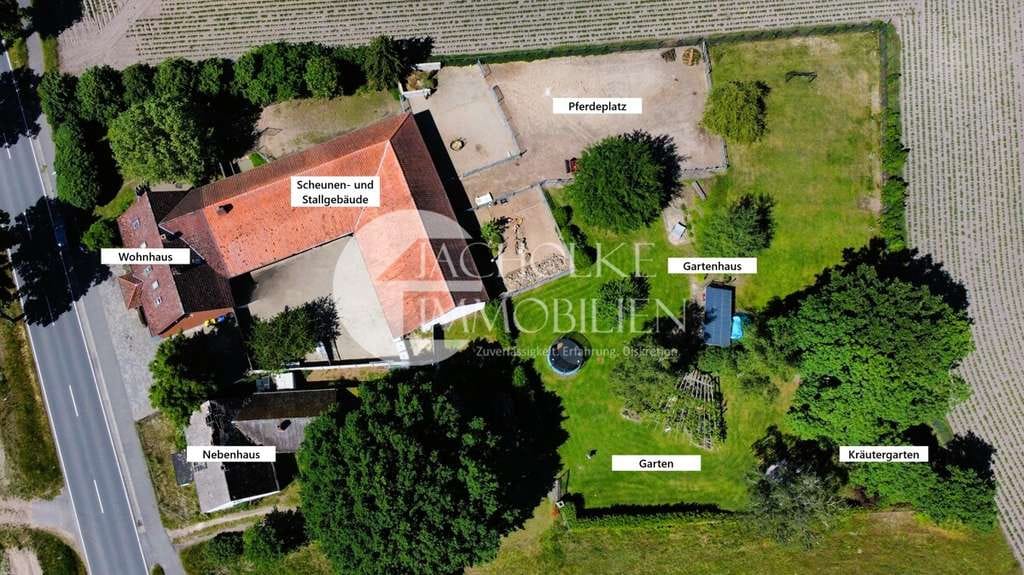 Immobilie in Lüder - Weitblick inklusive – Hofanwesen mit parkähnlichem Garten und besonderer Privatsphäre - Bild 1