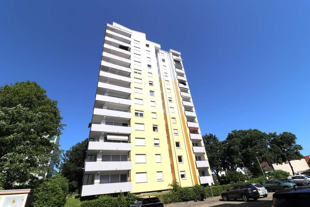 Immobilie in Lampertheim - Ihr energetisch saniertes Eigentum mit Panoramablick - Gepflegte 3,5-ZKB-ETW mit Loggia & TG-ESP - Bild 1